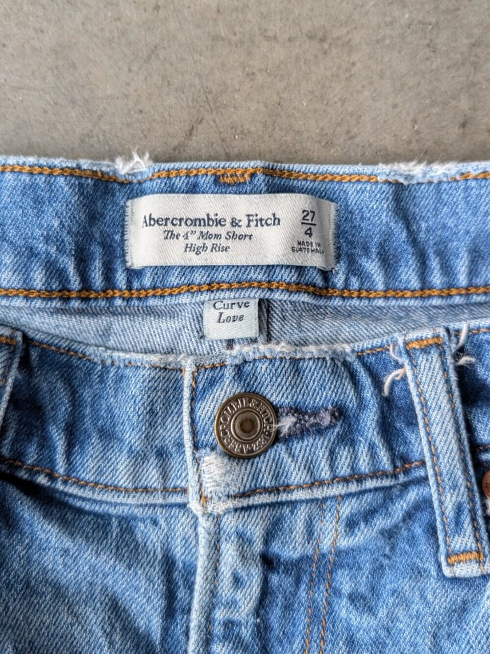 Abercrombie & Fitch Curve Love The 4" Mom Short High Rise size 27/4 - Picture 4 of 7